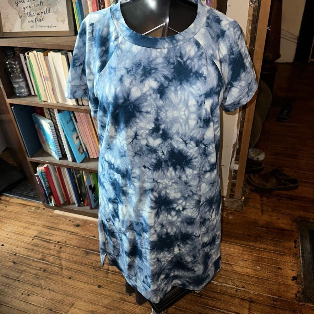 Chico’s blue tie dye resortwear 1/8-10 shift dress
